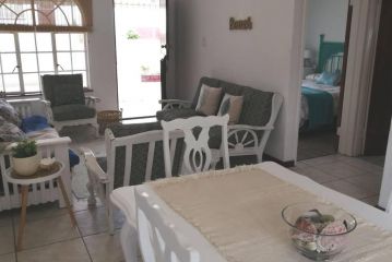 Casa la Petit Apartment, Jeffreys Bay - 1