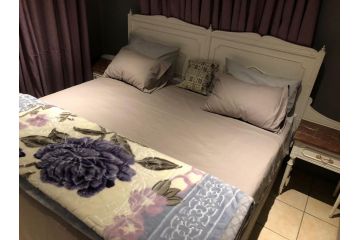 Cassiopeia Corporate Apartments, Cyrildene, Room Purple Rain Apartment, Johannesburg - 3