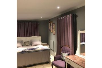 Cassiopeia Corporate Apartments, Cyrildene, Room Purple Rain Apartment, Johannesburg - 2