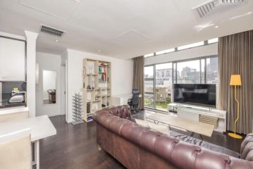 Central and Spacious 1 Bedroom Flat with Swimming Pool Apartment, Cape Town - 1