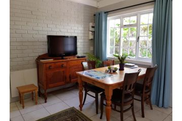 Central Cottage at The Sea Apartment, Hermanus - 4