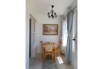 Central Cottage at The Sea Apartment, Hermanus - 2