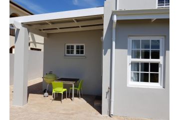 Central Cottage at The Sea Apartment, Hermanus - 5