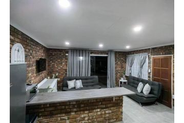 CH OR Tambo International Airport Accommodation 2 Apartment, Boksburg - 5