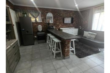 CH OR Tambo International Airport Accommodation 2 Apartment, Boksburg - 4