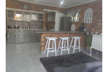 CH OR Tambo International Airport Accommodation 2 Apartment, Boksburg - 3