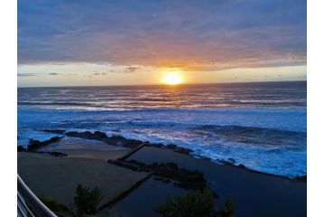 Ocean Blue at Chakas Cove, Beachfront Apartment, Ballito - 1