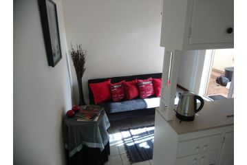 Chanelle Self Catering Apartment, Bloemfontein - 1