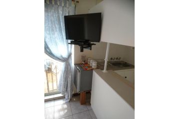 Chanelle Self Catering Apartment, Bloemfontein - 4