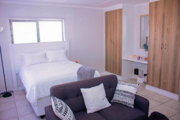 Charms and bows studio apartment -near ORT airport Apartment, Boksburg - 4