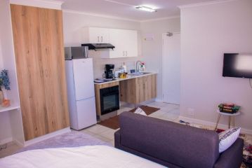 Charms and bows studio apartment -near ORT airport Apartment, Boksburg - 3