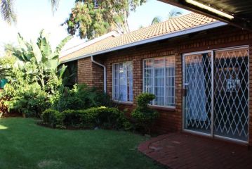 Cheerful 2 Bed with Braai Area 5min Waking distance to a Golf Course Apartment, Pretoria - 2