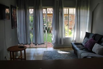 Cheerful 2 Bed with Braai Area 5min Waking distance to a Golf Course Apartment, Pretoria - 3