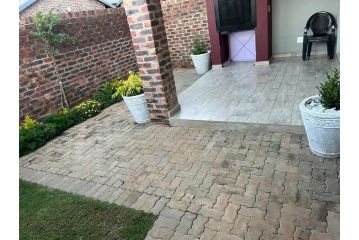 3-bedroom Townhouse in Pretoria Apartment, Pretoria - 1