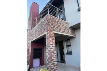 3-bedroom Townhouse in Pretoria Apartment, Pretoria - 4