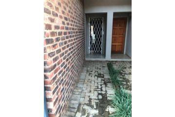 3-bedroom Townhouse in Pretoria Apartment, Pretoria - 4