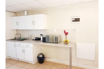 CHEETAH MANOR #1 Apartment, Bloemfontein - 3
