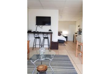 CHEETAH MANOR #4 Apartment, Bloemfontein - 3