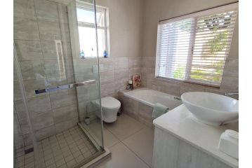 Cherry Berry Lodge Hotel, George - 3