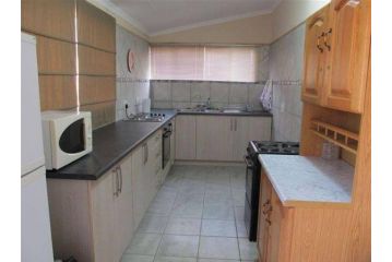 Cherry on Top Central for GROUPS Apartment, Potchefstroom - 1