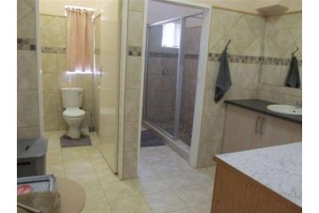 Cherry on Top Central for GROUPS Apartment, Potchefstroom - 3