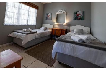 Lyndo's Cove, Close to the WATERFRONT, Nautilus Cove security complex Apartment, Knysna - 1