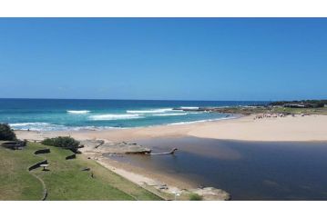 Clover Bay 5 Apartment, Margate - 2