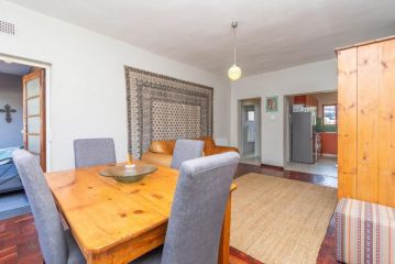 Comfortable 2 Bed Home Apartment, Cape Town - 4