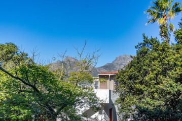 Comfortable 2 Bed Home Apartment, Cape Town - 3