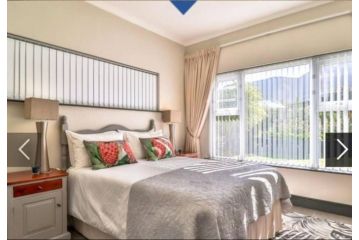 Relaxed holiday home with fire pit Guest house, Hermanus - 5