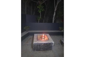 Relaxed holiday home with fire pit Guest house, Hermanus - 4