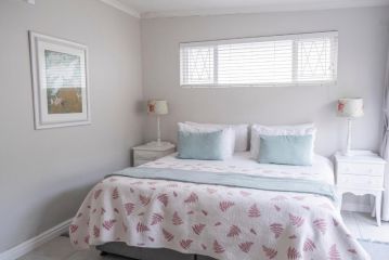 Conifer Beach House Bed and breakfast, Port Elizabeth - 3