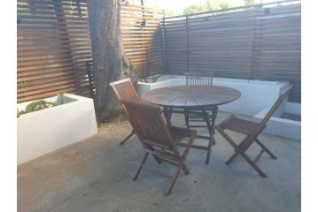 Constantiaberg Holiday Rentals Guest house, Plumstead - 4