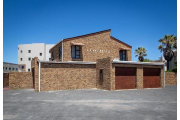 Contemporary 3-bedroom beachfront town house, Blouberg Apartment, Cape Town - 3