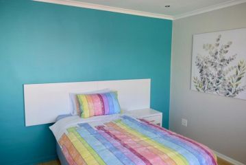 Contemporary 4 Bedroom Home Guest house, Cape Town - 4