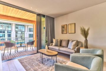 Contemporary Couples Oasis w/ Balcony&Parking Apartment, Cape Town - 2