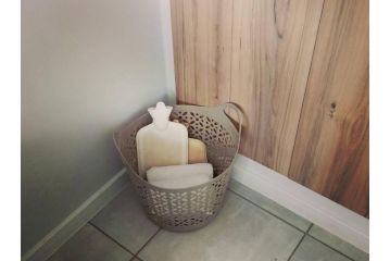 Contemporary, entire apt 10 mins from ORT airport. Apartment, Boksburg - 4