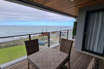 Coogee Bay unit 12 Apartment, East London - 2