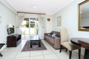 Corner House large 1 bedroom apartment Apartment, Johannesburg - 3