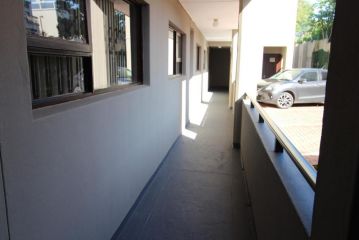 Corona Del Mar 13 Apartment, Margate - 3
