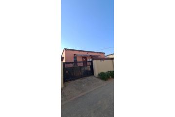 Cosmo city Ext 4 lodge Guest house, Roodepoort - 4