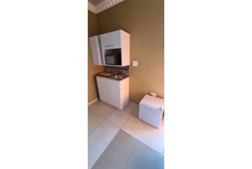 Cosmo city Ext 4 lodge Guest house, Roodepoort - 5