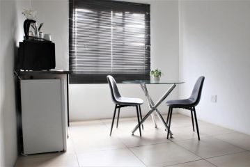 Cosmo Sleepover Guest house, Roodepoort - 4