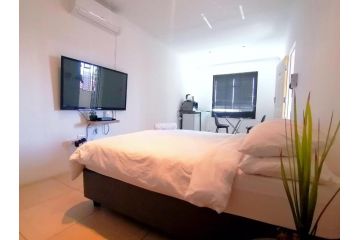 Cosmo Sleepover Guest house, Roodepoort - 1