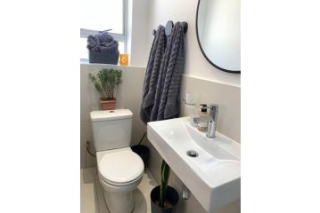 Cosy & Cute 1 Bedroom Sea Point Apartment, Cape Town - 4