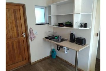 Cosy and sunny 1 bedroom place Apartment, Johannesburg - 3