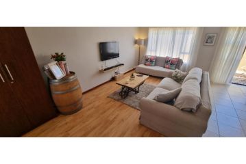 Cosy Beach Townhouse Guest house, Jeffreys Bay - 2
