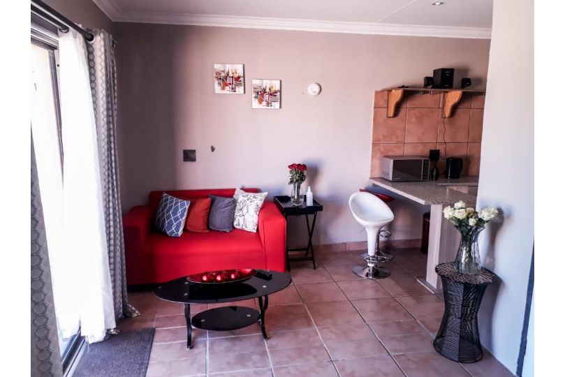 Quiet Get-away Apartment, Bloemfontein - imaginea 2