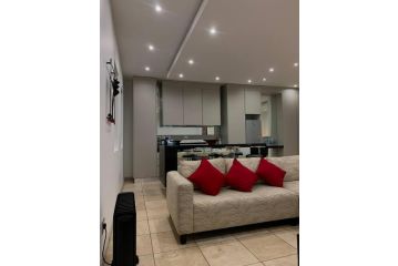 Cosy serene condo in Newtown Johannesburg Apartment, Johannesburg - 2