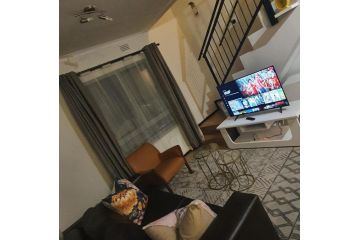 Cosy, stylish, 2 bed apartment, free wifi, Netflix, dstv now Apartment, Midrand - 3